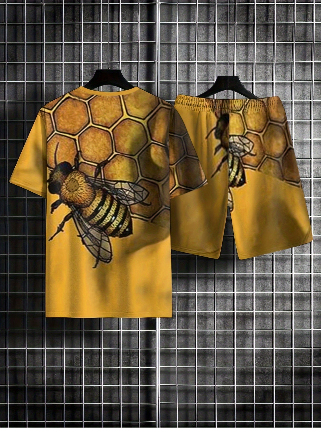Bee & Honeycomb Pattern Men's 2 Piece Outfits T-shirt & Shorts Set