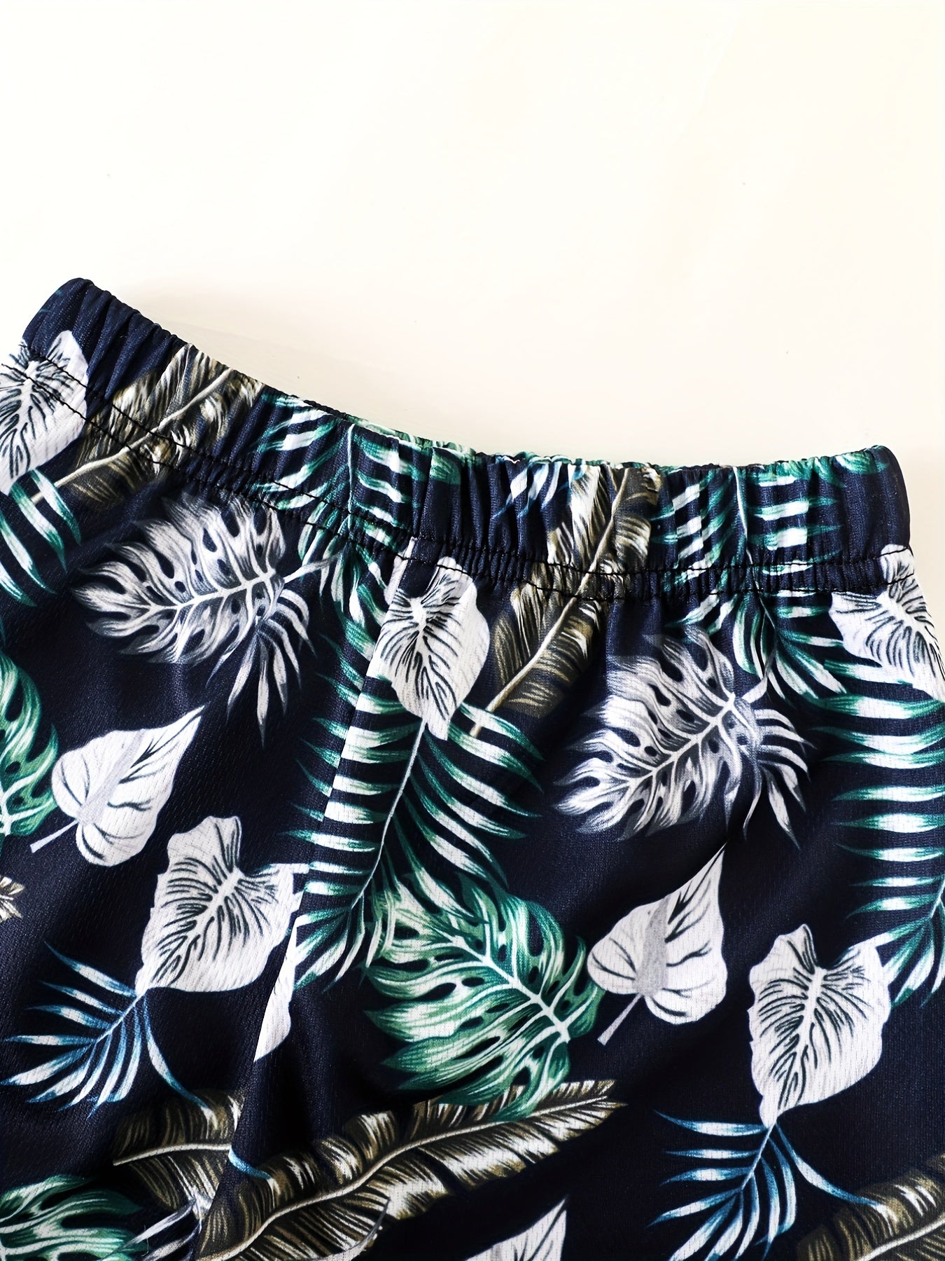Boys Leaf Print Casual Outfit Round Neck T shirt & Shorts Set