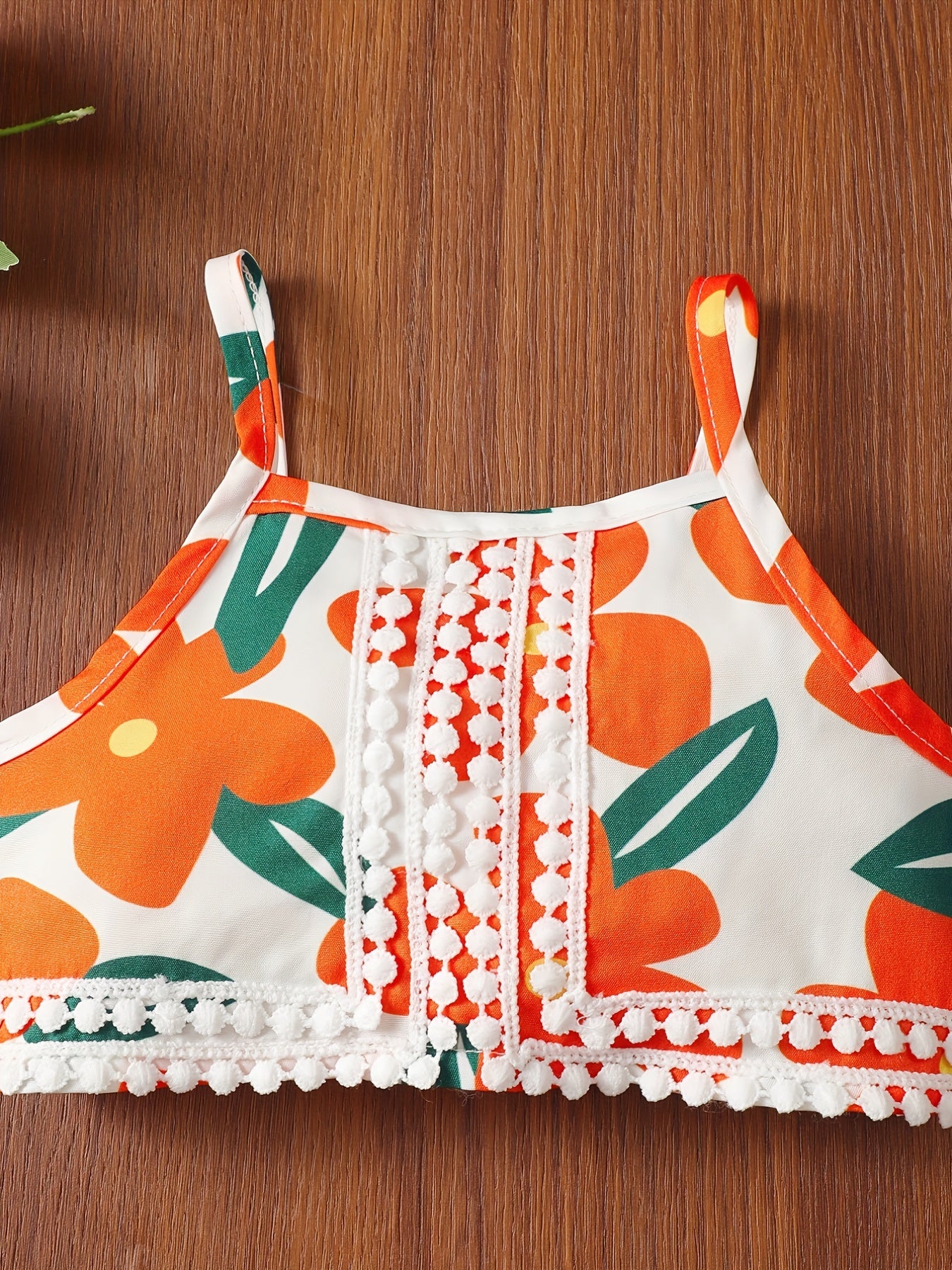 2pcs Baby Girls Floral Print Camisole Top & Eyelet Belted Skirt Set