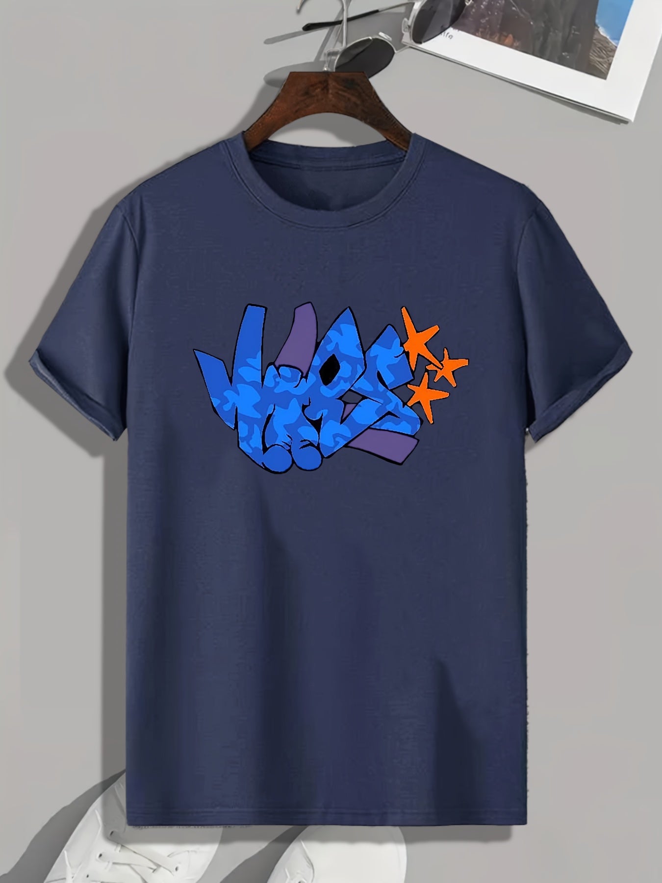 Graffiti Style Letter Print Men's Sports T-shirt