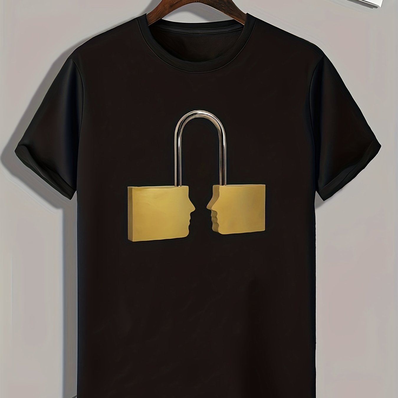 Lock Pattern Print Men's Sports T-shirt
