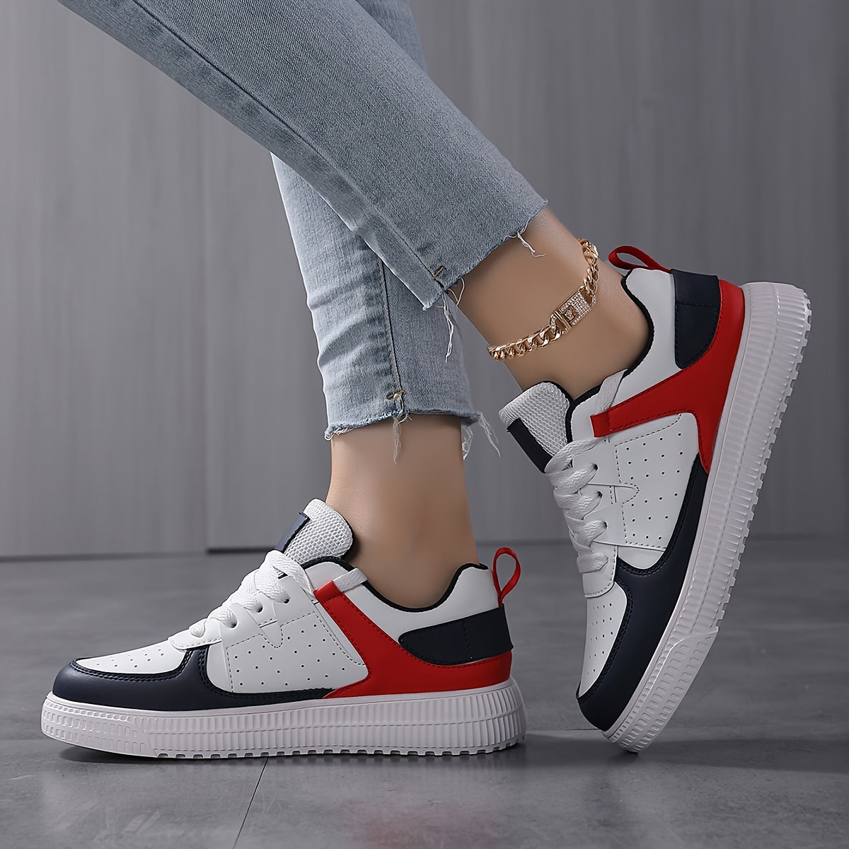 Women's Round Toe Skate Shoes Lightweight Non Slip Sneakers