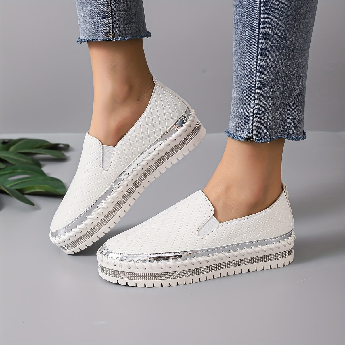 Women's Plaid Pattern Skate Shoes Slip On Platform Sneakers