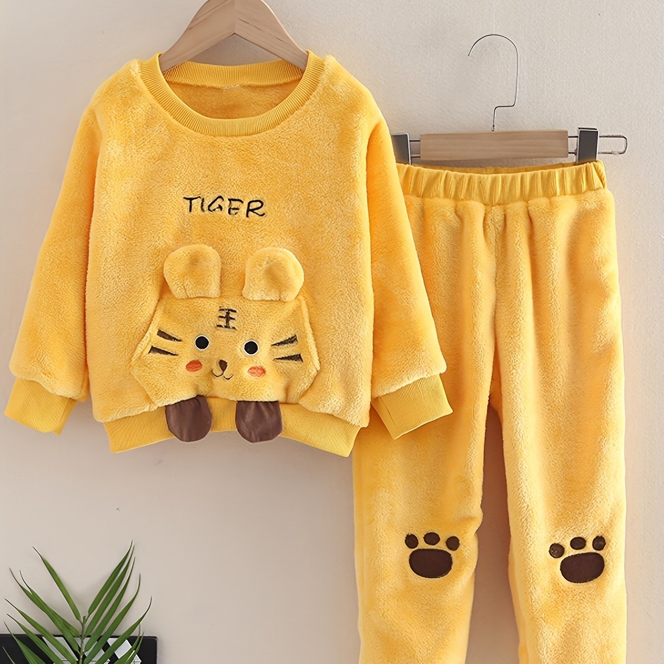 Boy's Tiger Embroidery Fleece Flannel 2pcs Set