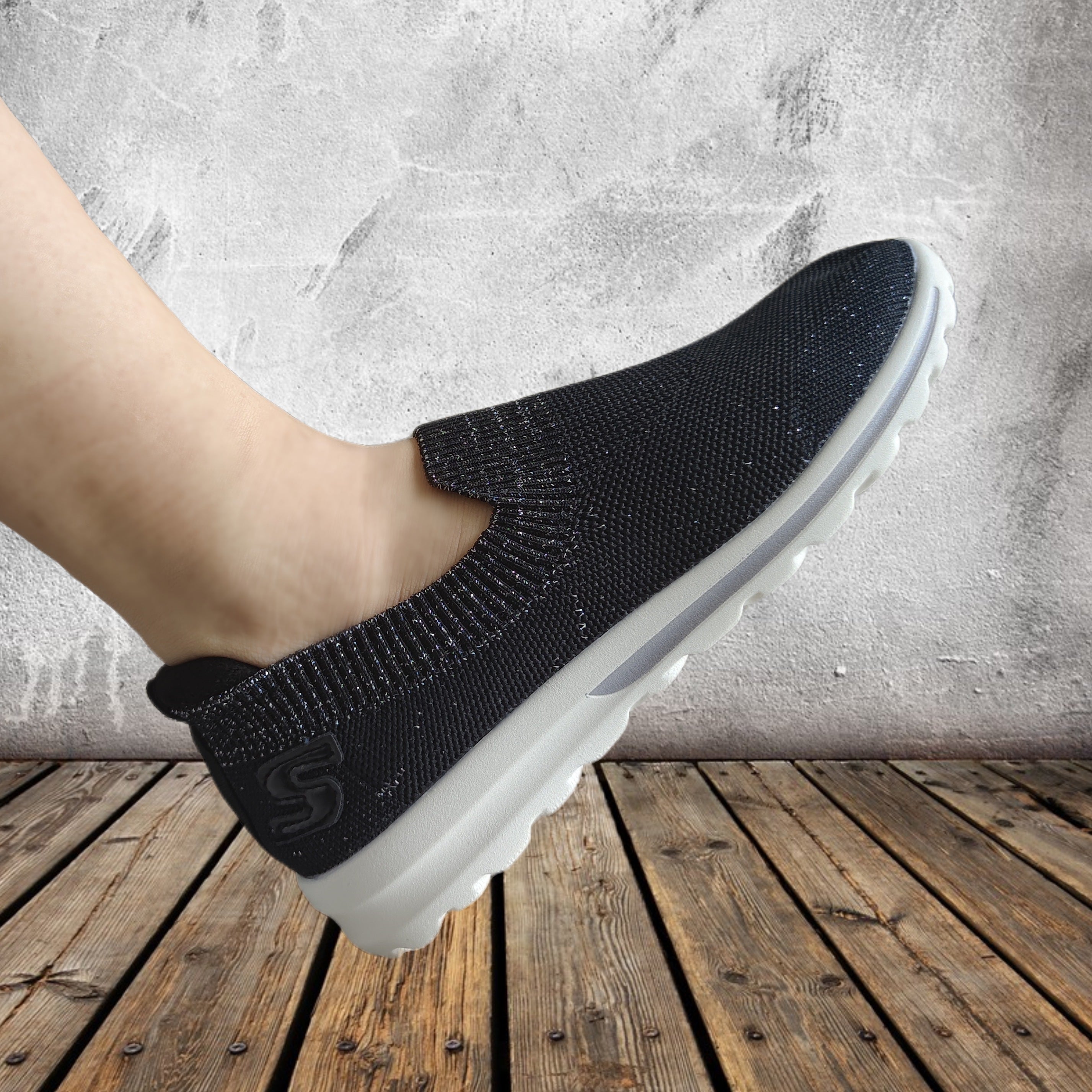 Women's Breathable Slip On Flat Outdoor Shoes Lightweight Low Top Shoes