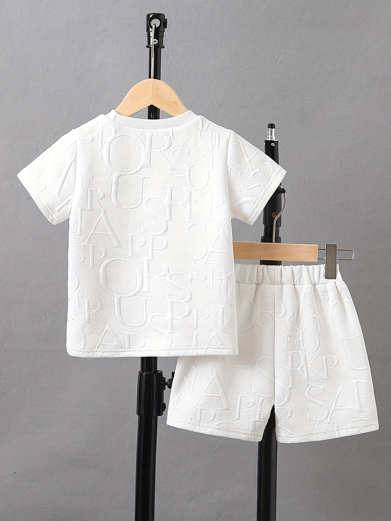 Boys Letter Pattern Outfit Round Neck T shirt & Shorts