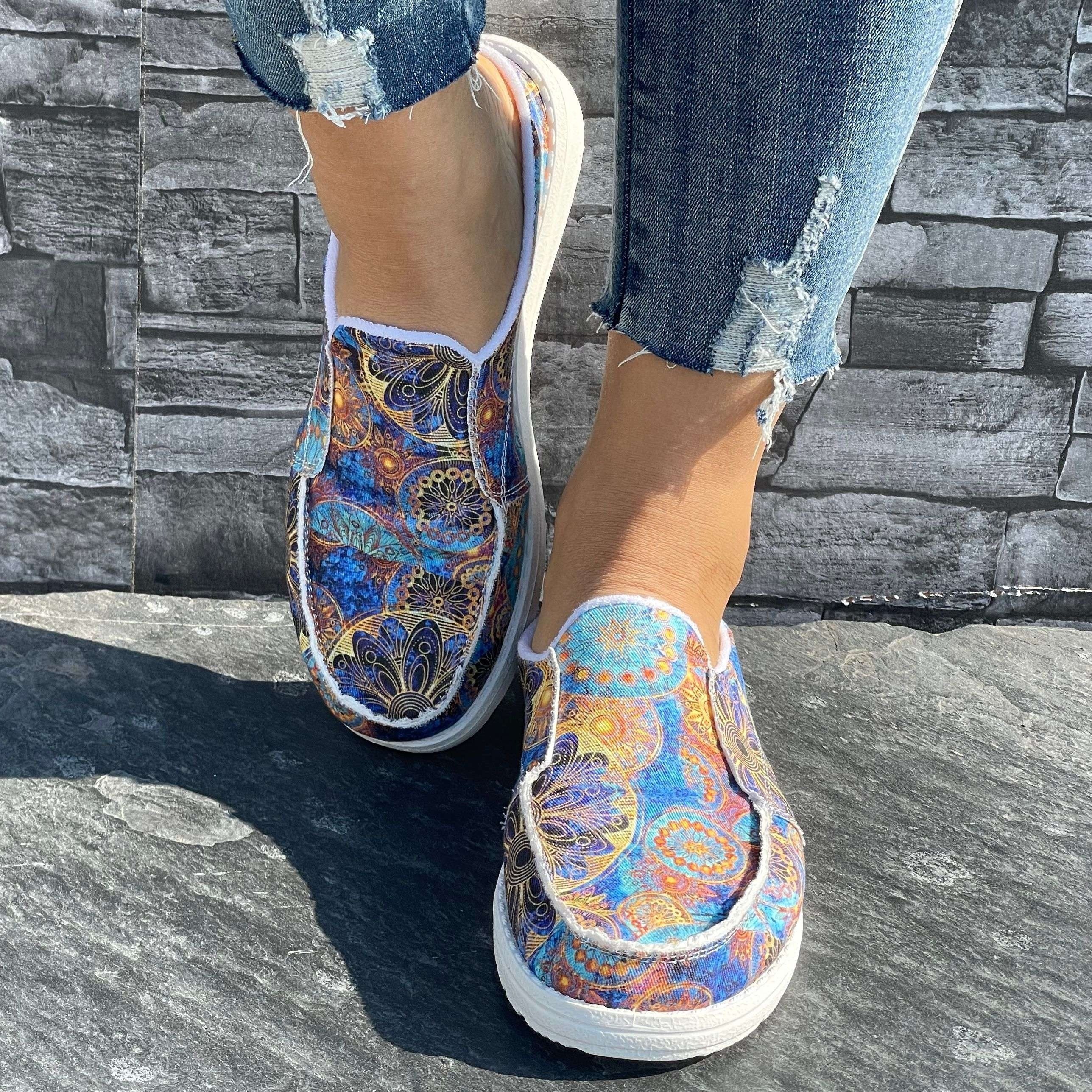 Geometric Pattern Slip On Shoes - Women's Lightweight Comfortable