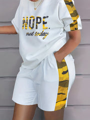 Camo & Slogan Print Top & Shorts Outfit Set