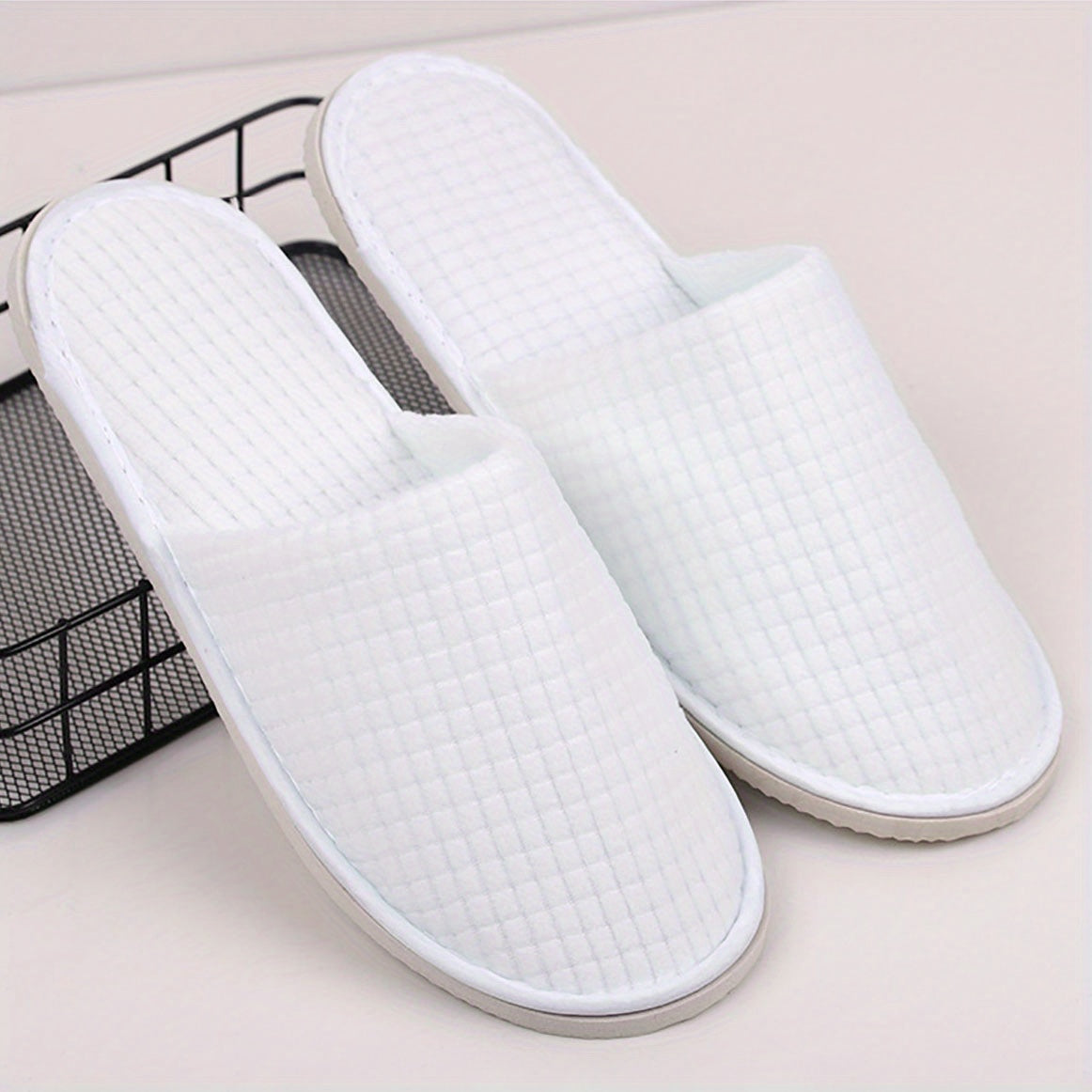 Women's Grid Pattern Plush Slippers Comfy Closed Toe Non Slip Shoes