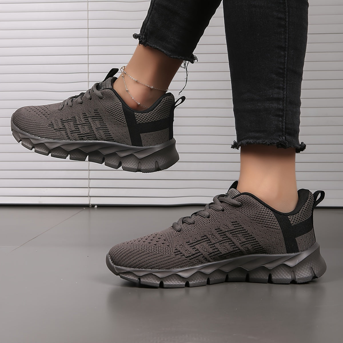 Breathable Woven Running Shoes Lightweight Shock Absorption Sneakers