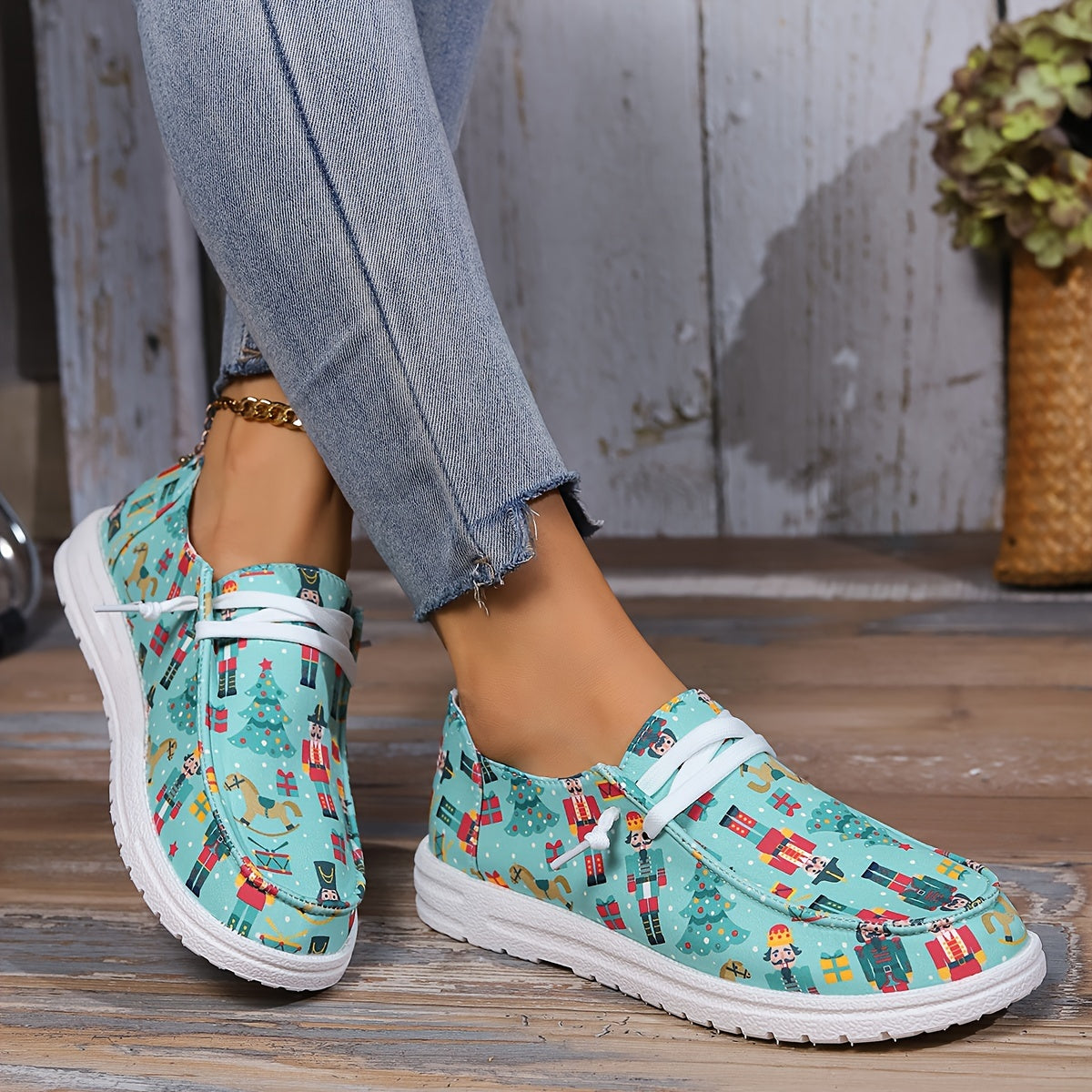 Women's Outdoor Skateboard Shoes With Nutcracker Uppers