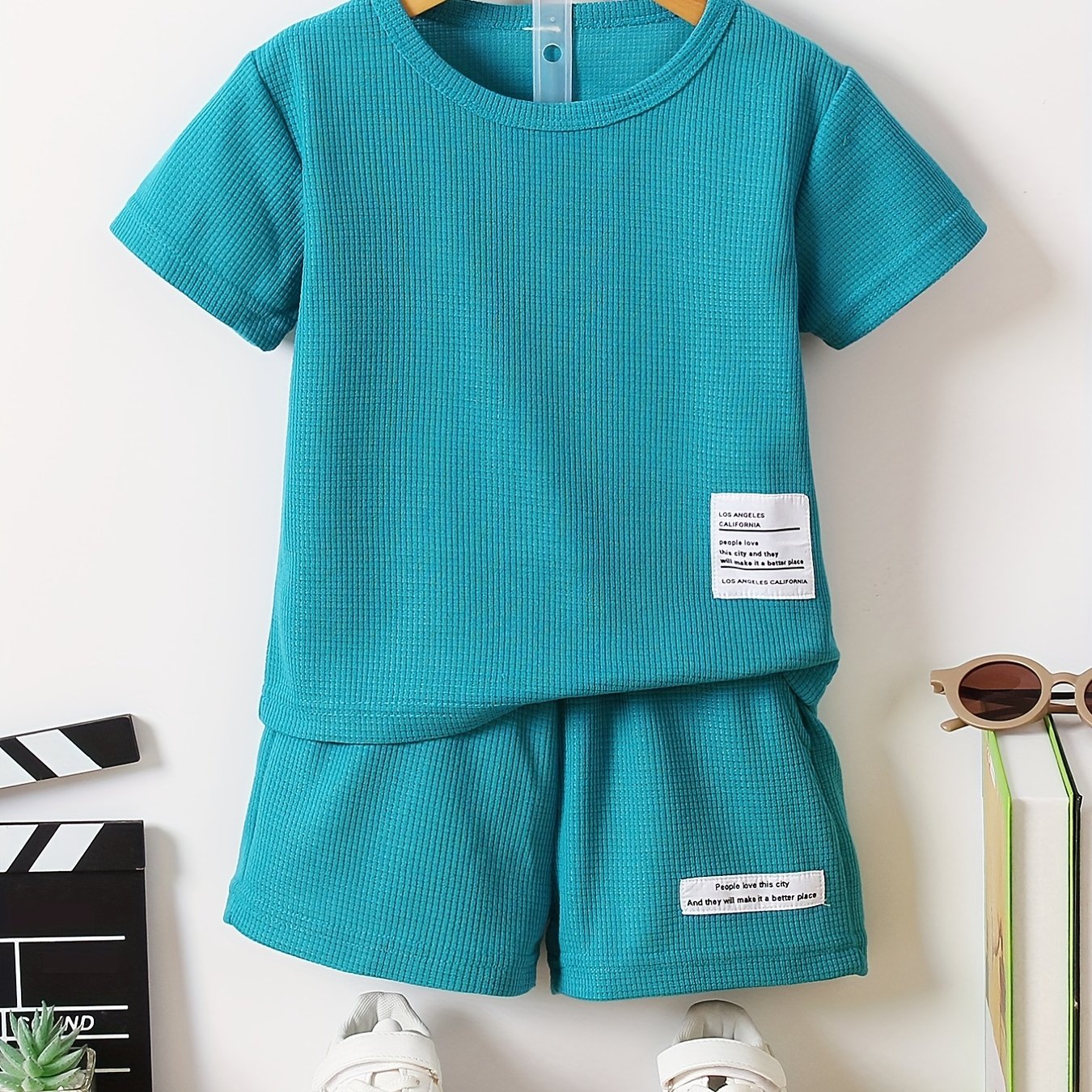2pcs Toddler Boys Slogan Patched Waffle Knit Tee & Shorts Set