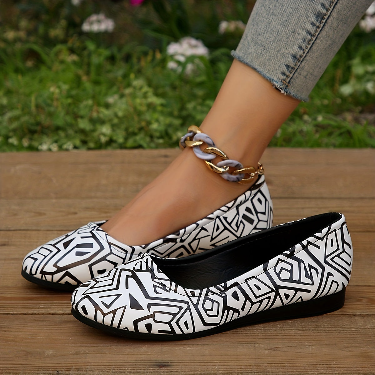 Women's Geometric Pattern Slip-On Flat Shoes Lightweight Walking Shoes
