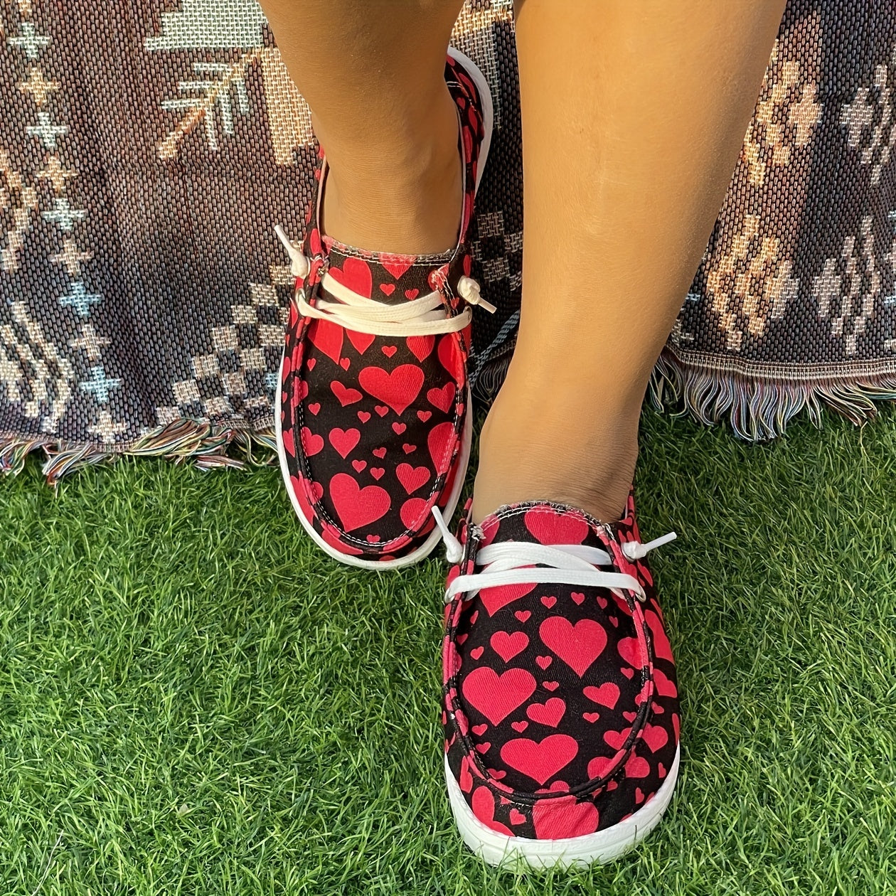 Red Heart Pattern Skateboard Shoes for Women, Lightweight Running Shoes