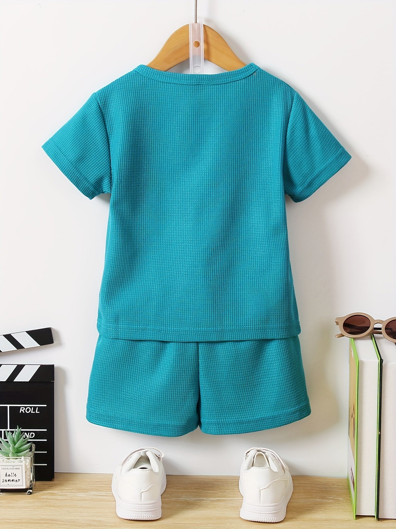 2pcs Toddler Boys Slogan Patched Waffle Knit Tee & Shorts Set