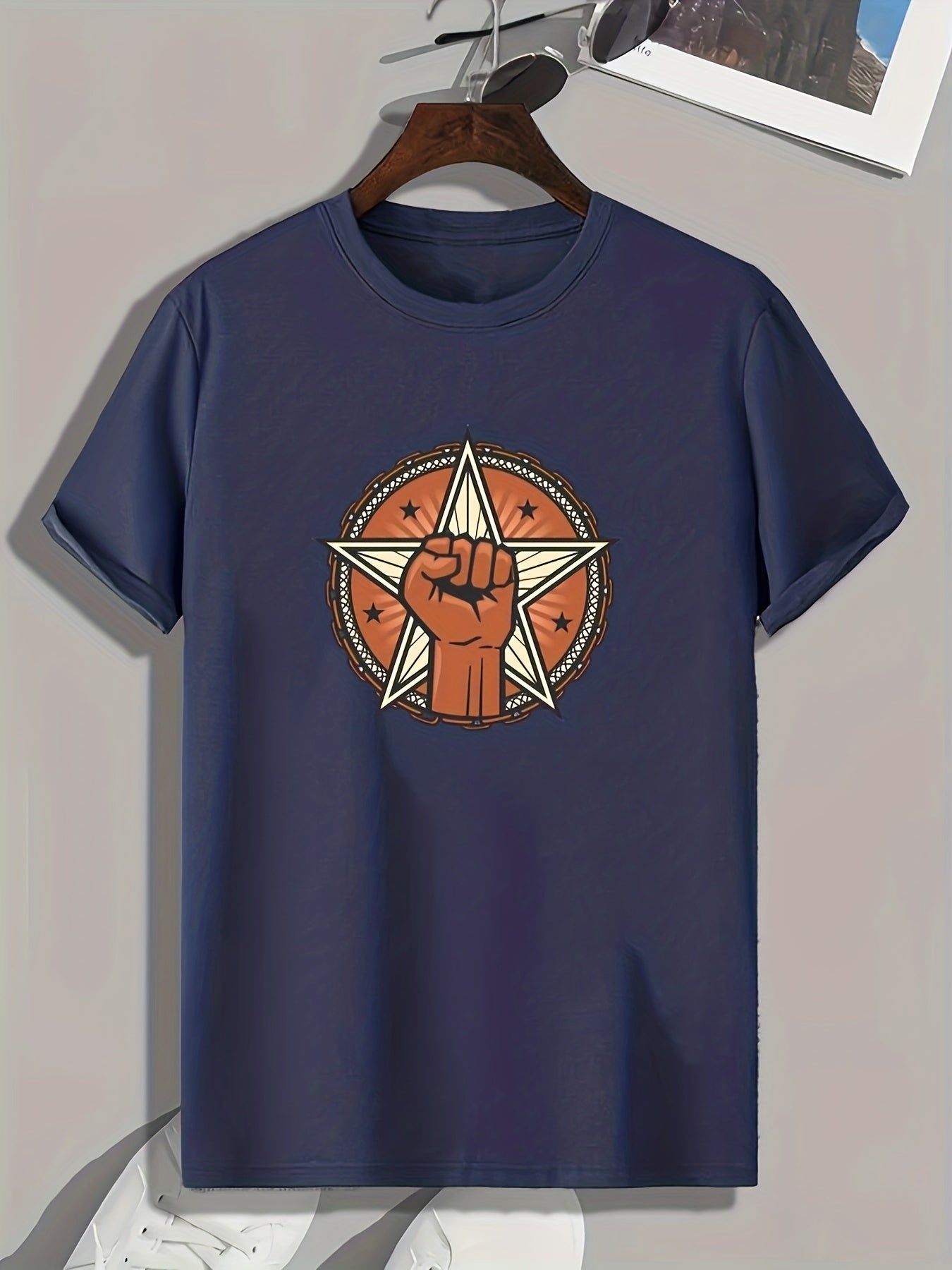 Fist & Star Print Comfy Sports T-shirt for Men