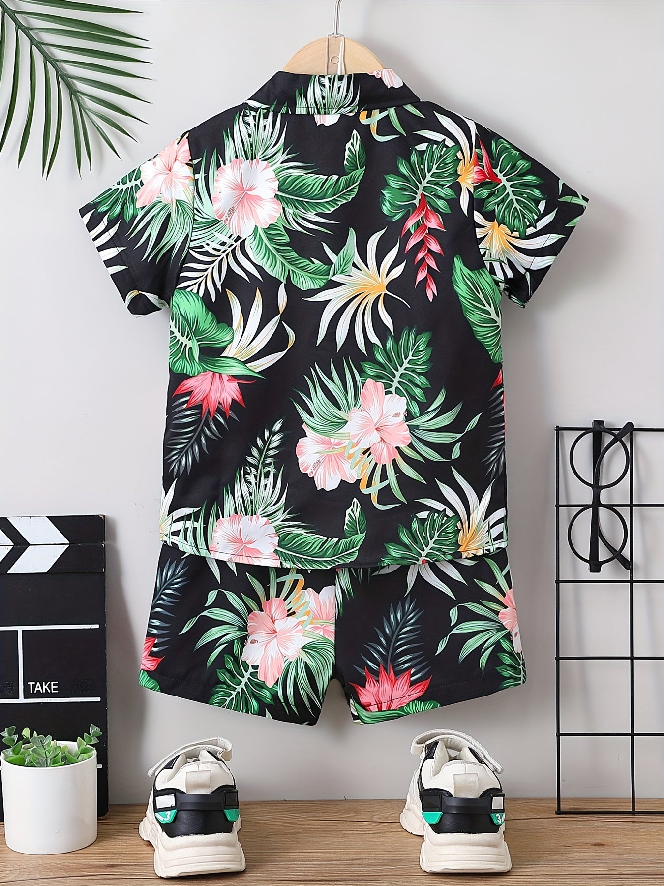 2pcs Boys Tropical Flowers Button Shirt & Shorts Set