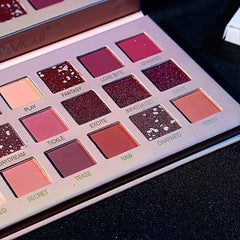 18 Colors Desert Eyeshadow Palette Satin Metallic Texture Brown Red