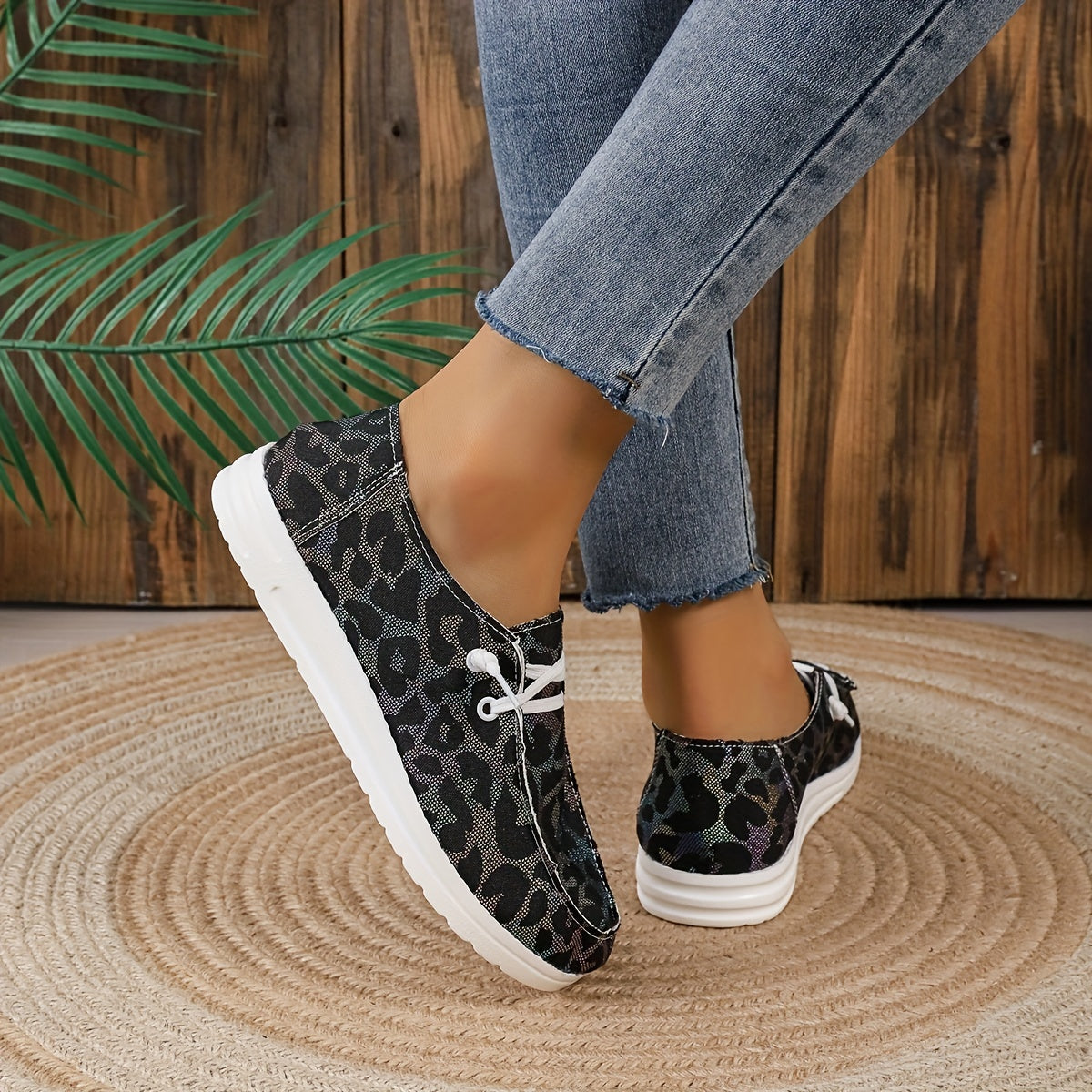 Women's Flat Canvas Shoes Round Toe Low Top Slip On Shoes