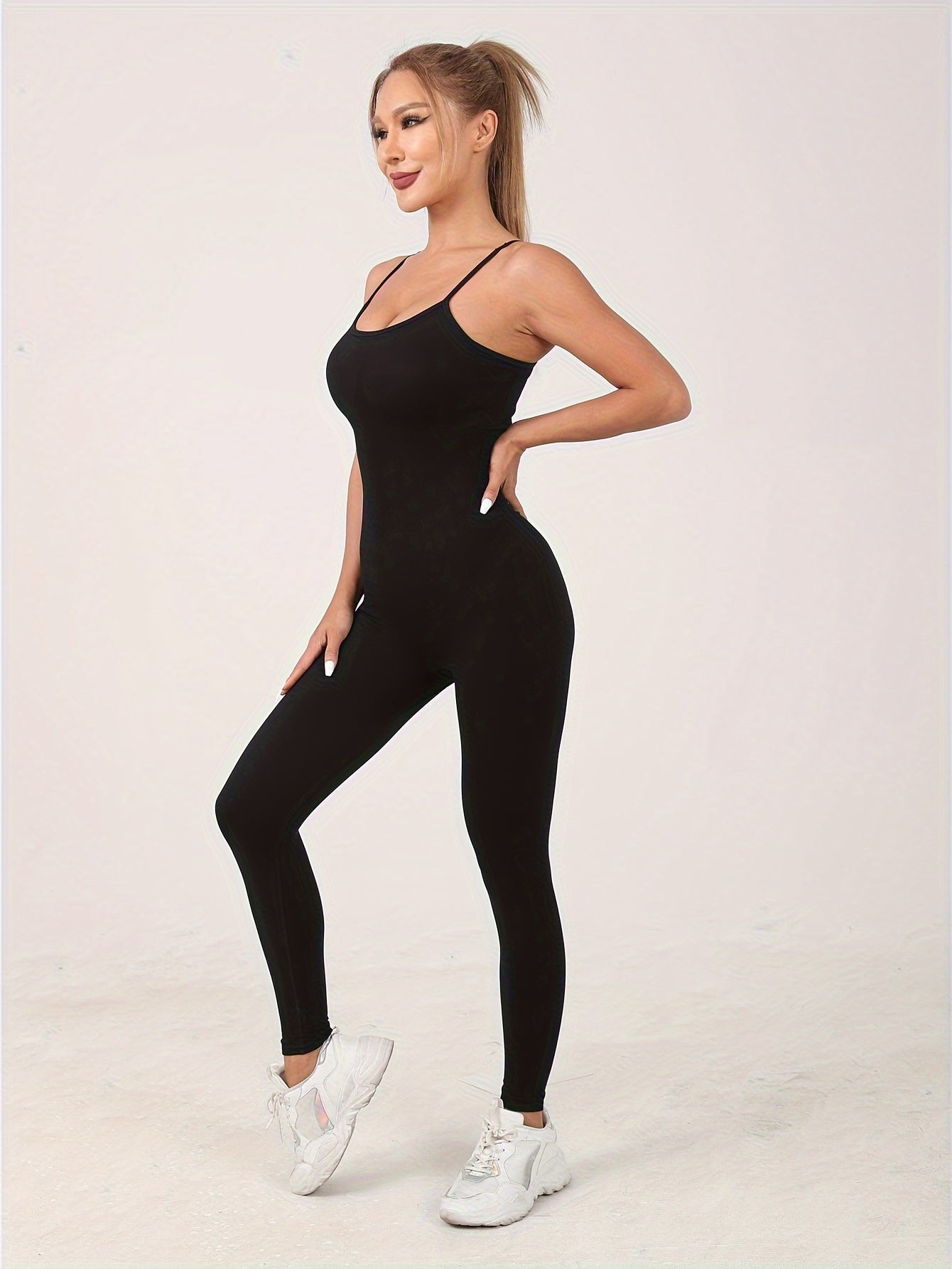 Quick Dry Seamless Yoga Jumpsuit Slim Fit Round Neck Bodysuit