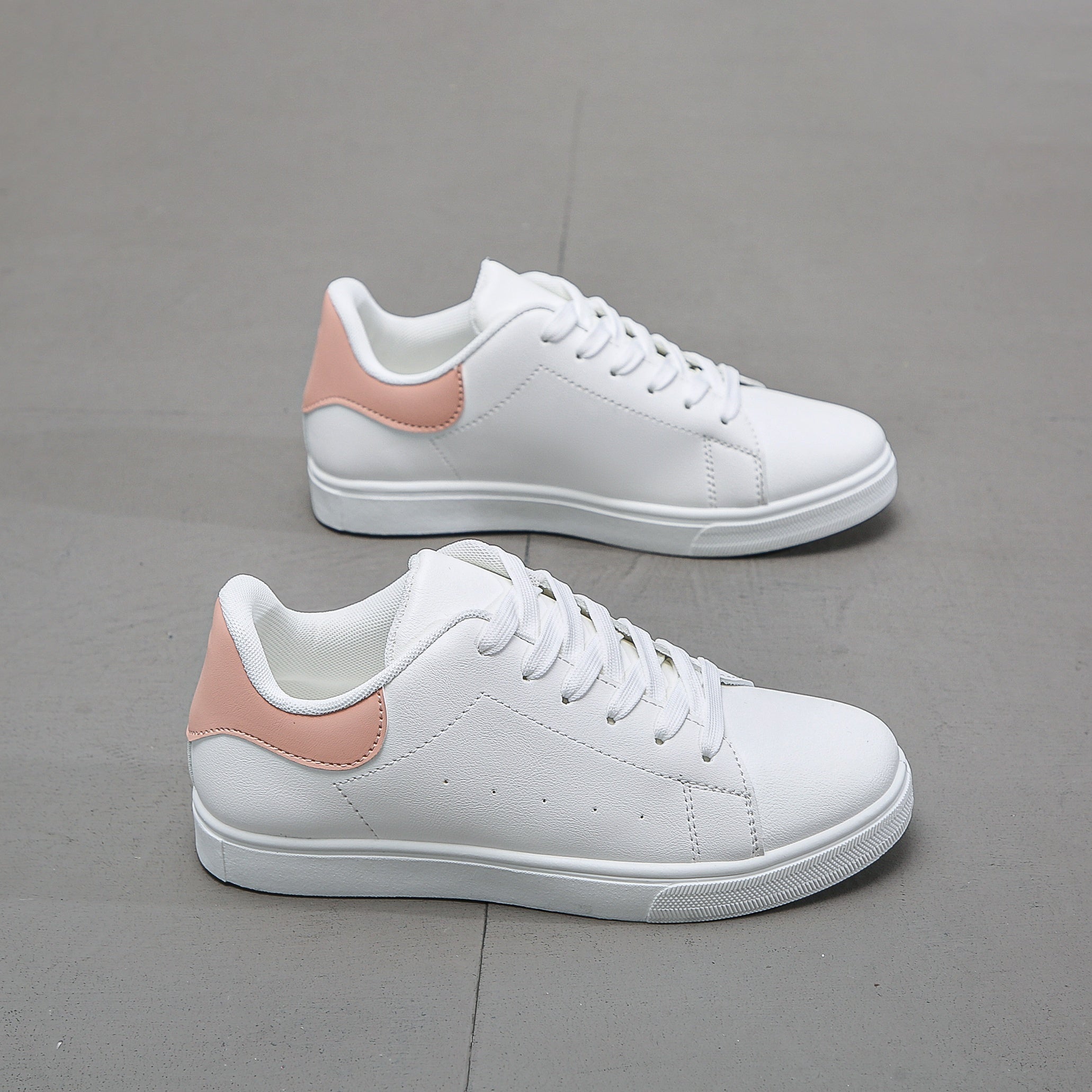 Women's Lace-Up Flat Skate Shoes Low Top Sneakers