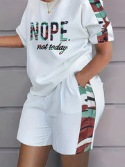Camo & Slogan Print Top & Shorts Outfit Set