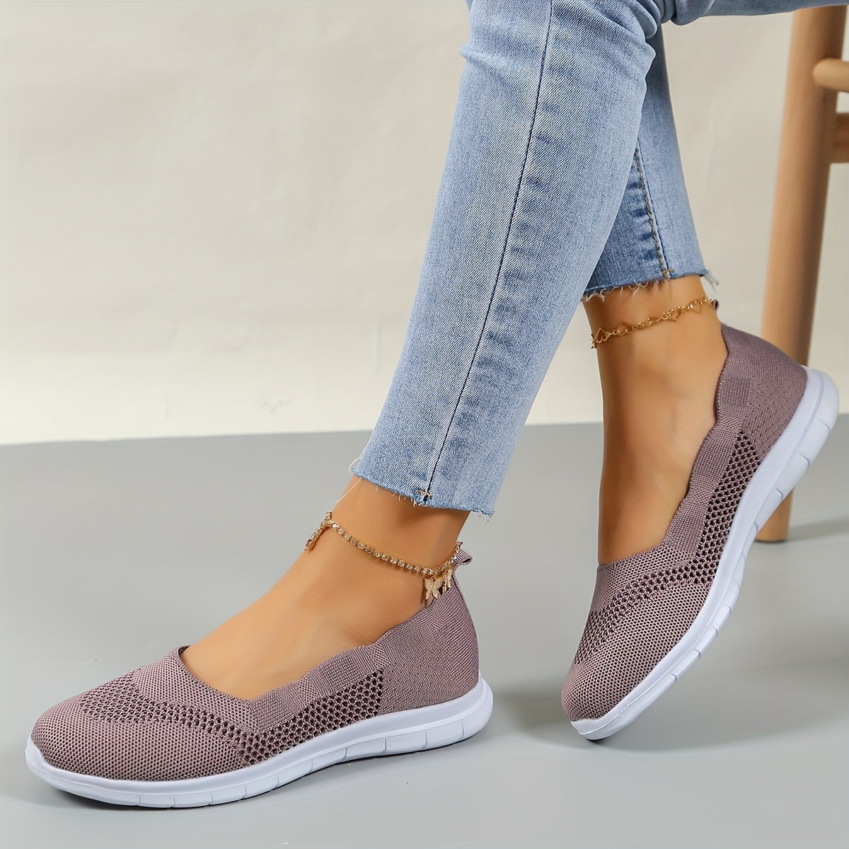 Women's Breathable Flying Woven Flat Shoes Comfortable Closed Toe Slip On Shoes
