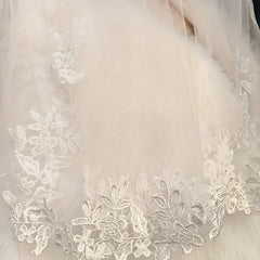 Mid Length Lace Bridal Veil with Comb for Wedding Ceremony