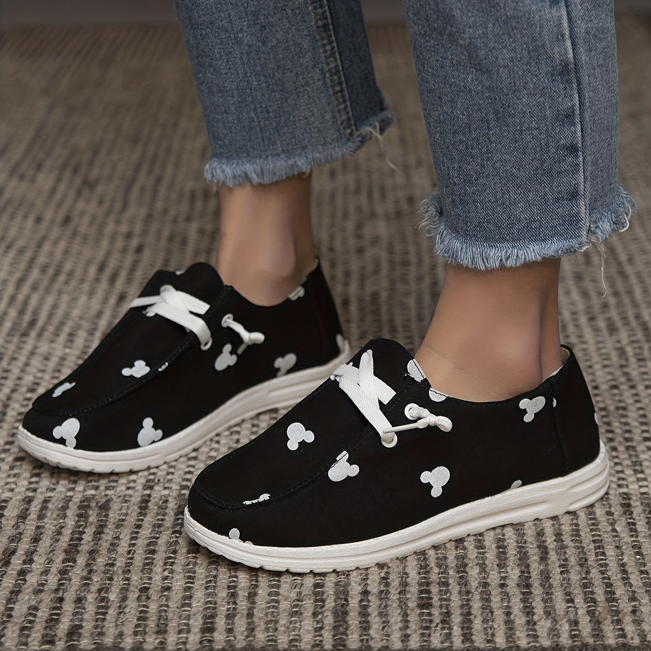 Women's Cartoon Print Canvas Shoes Lightweight Low Top Lace Up Shoes