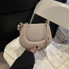 Niche Underarm Bag with Twisted Strap