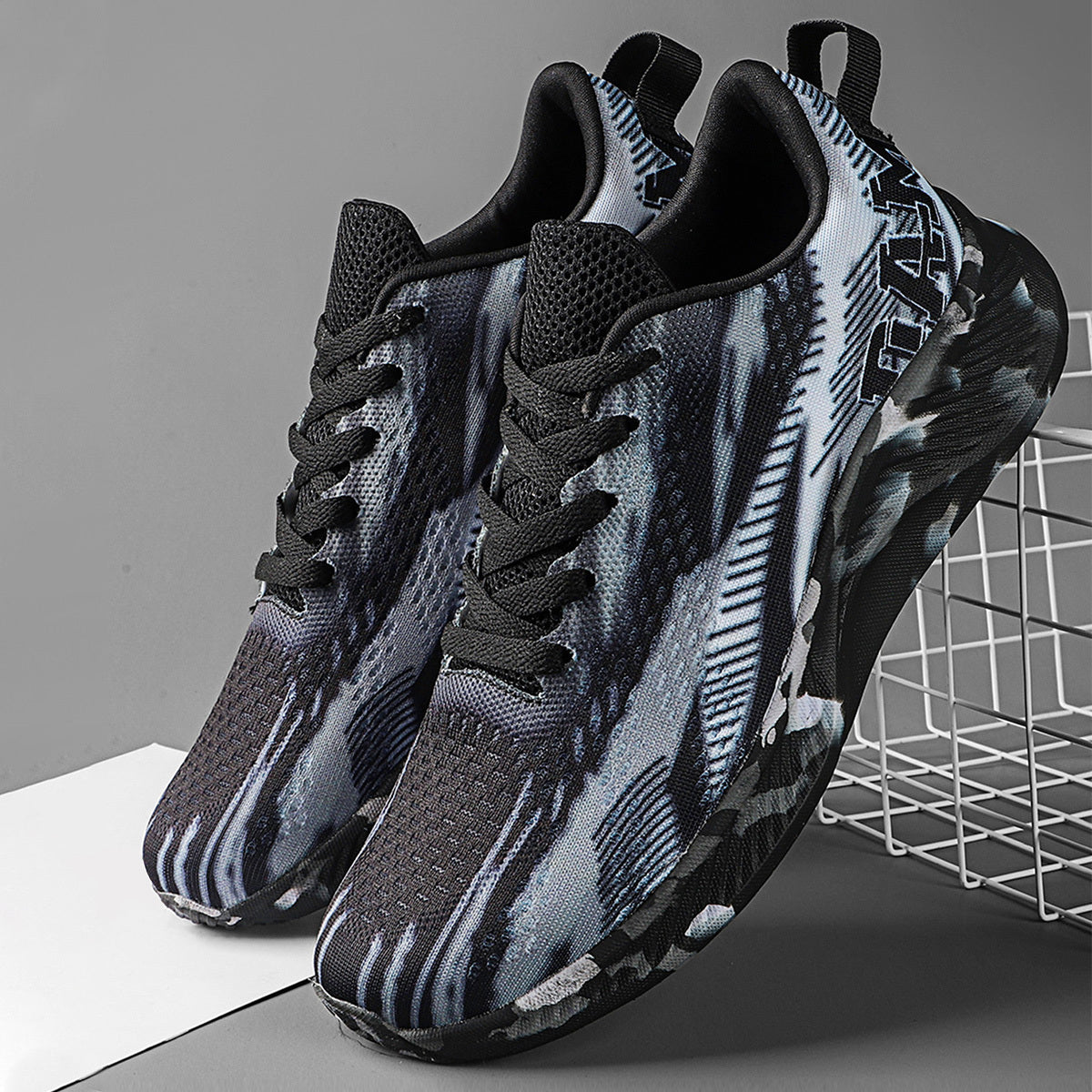 Men's Breathable Running Shoes Lightweight Outdoor Mesh Sneakers