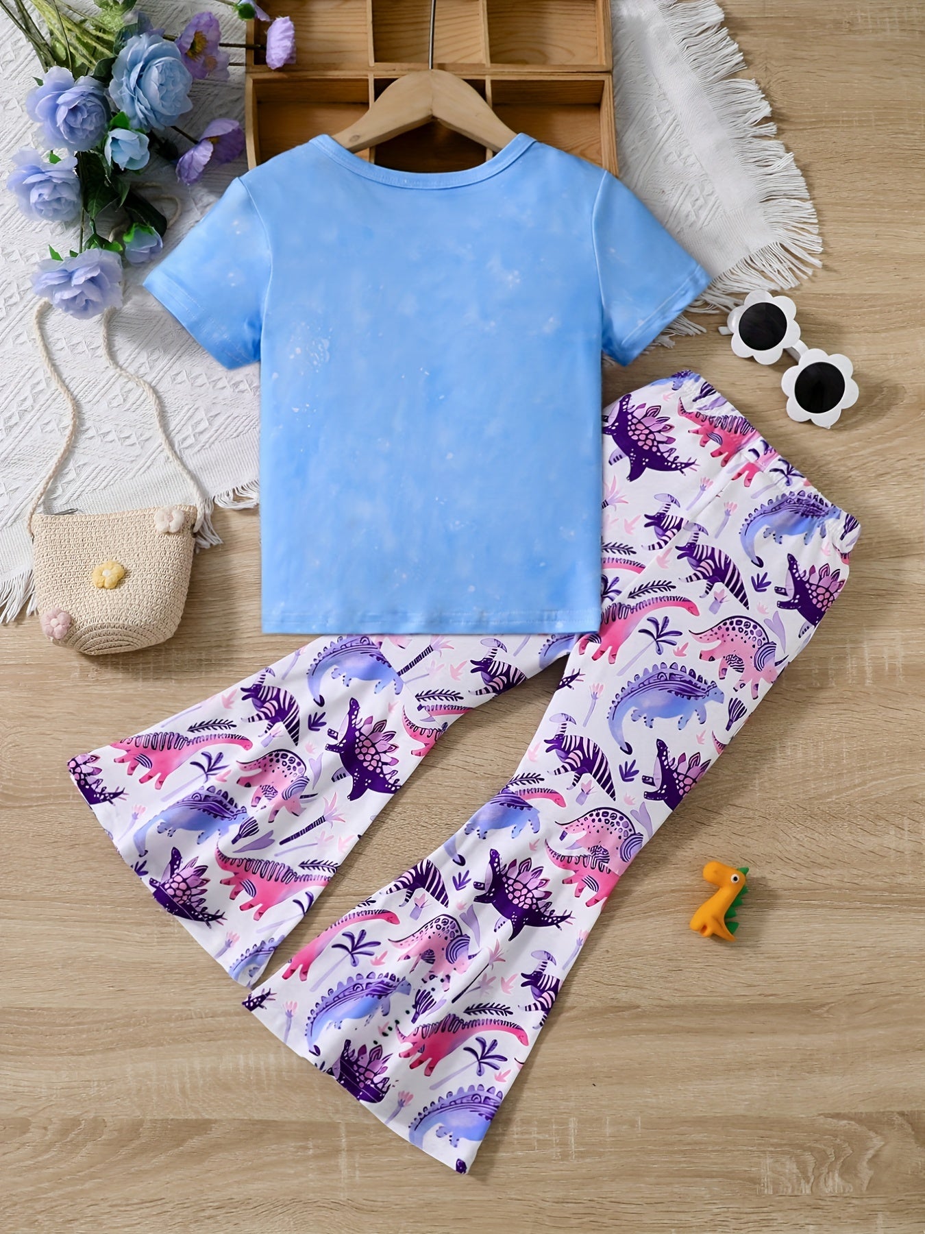 2pcs Toddler Girls Dinosaur T Shirt & Flare Leg Pants Set