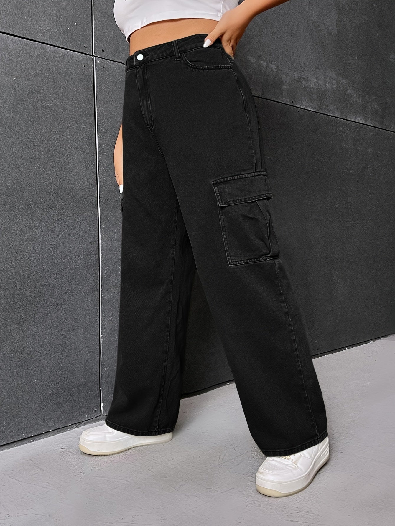 Solid High Rise Wide Leg Cargo Jeans With Pockets