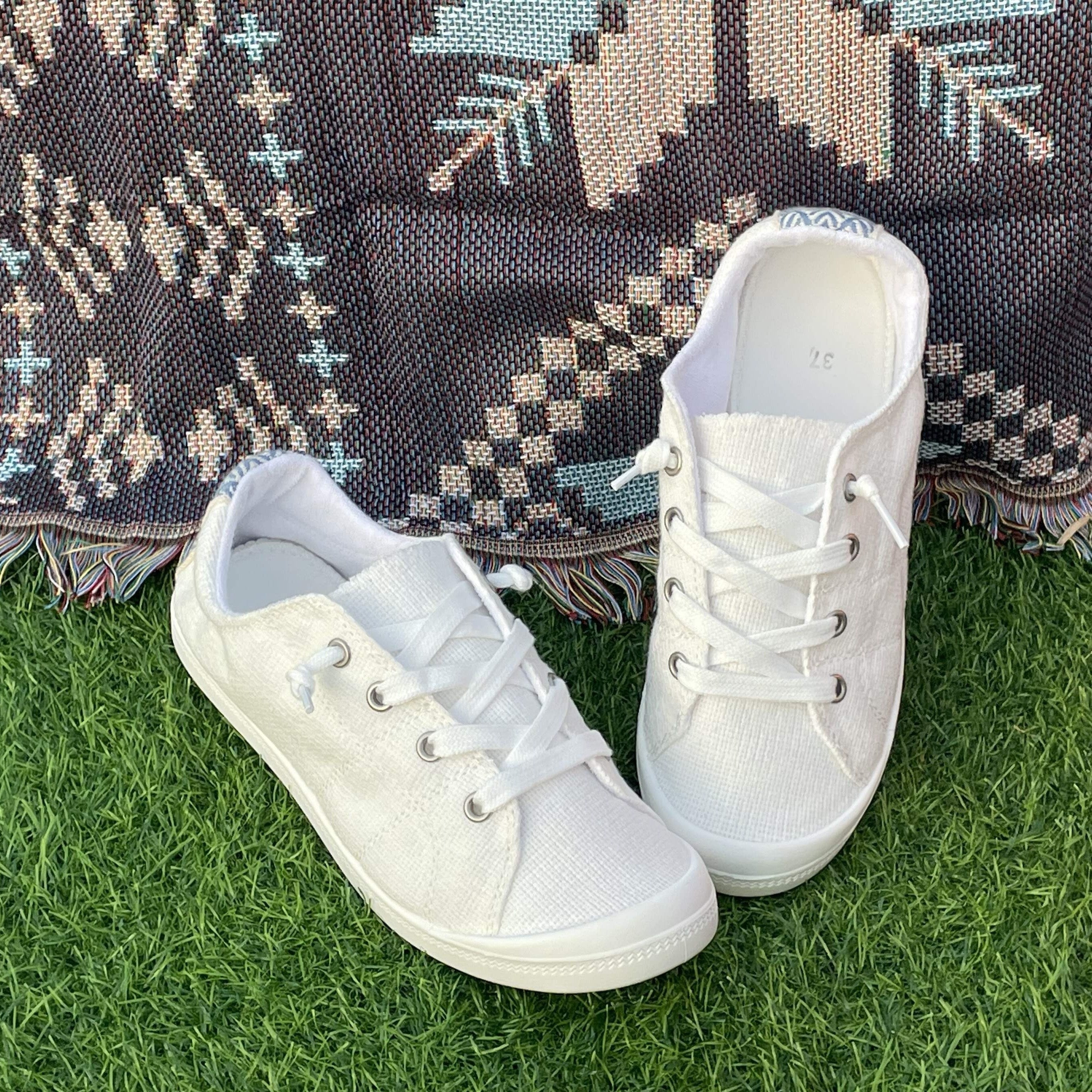 Women's Casual Solid Flat Sports Lace Up Shoes