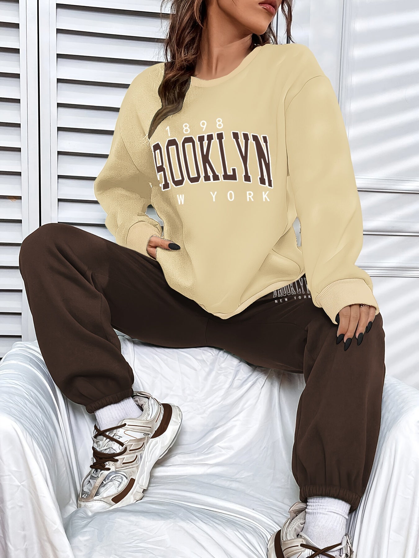 Casual Outfit: Letter Print Sweatshirt & Joggers Set