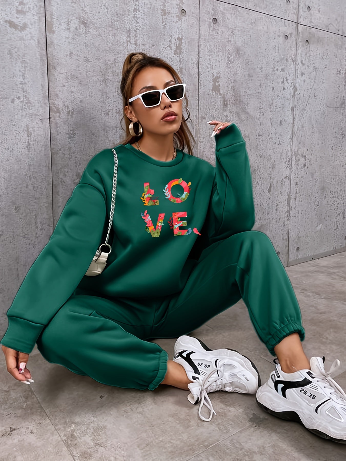 2pcs Love Print Crew Sweatshirt & Jogger Pants Set Women's Activewear