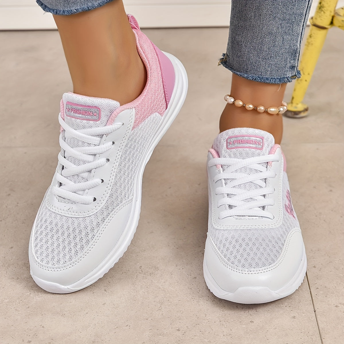 Women's Letter Decor Sneakers Lightweight Running Shoes