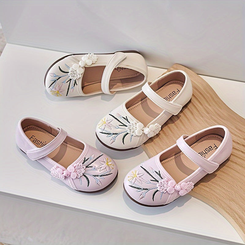 Chinese Embroidered Flower Flat Shoes for Girls Spring/Autumn