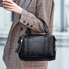 Vintage Leather Tote Bag Crocodile Pattern Zipper Closure Ideal for Commuting