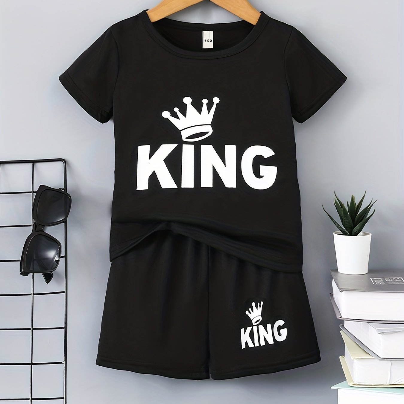 2pcs Boys Casual KING Crown Graphic Print T-shirt & Shorts Set