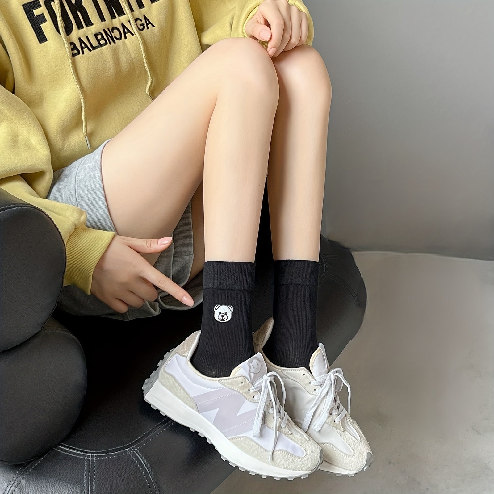 5 Pairs Bear Pattern Socks for Women, Comfy & Mid Tube Stockings