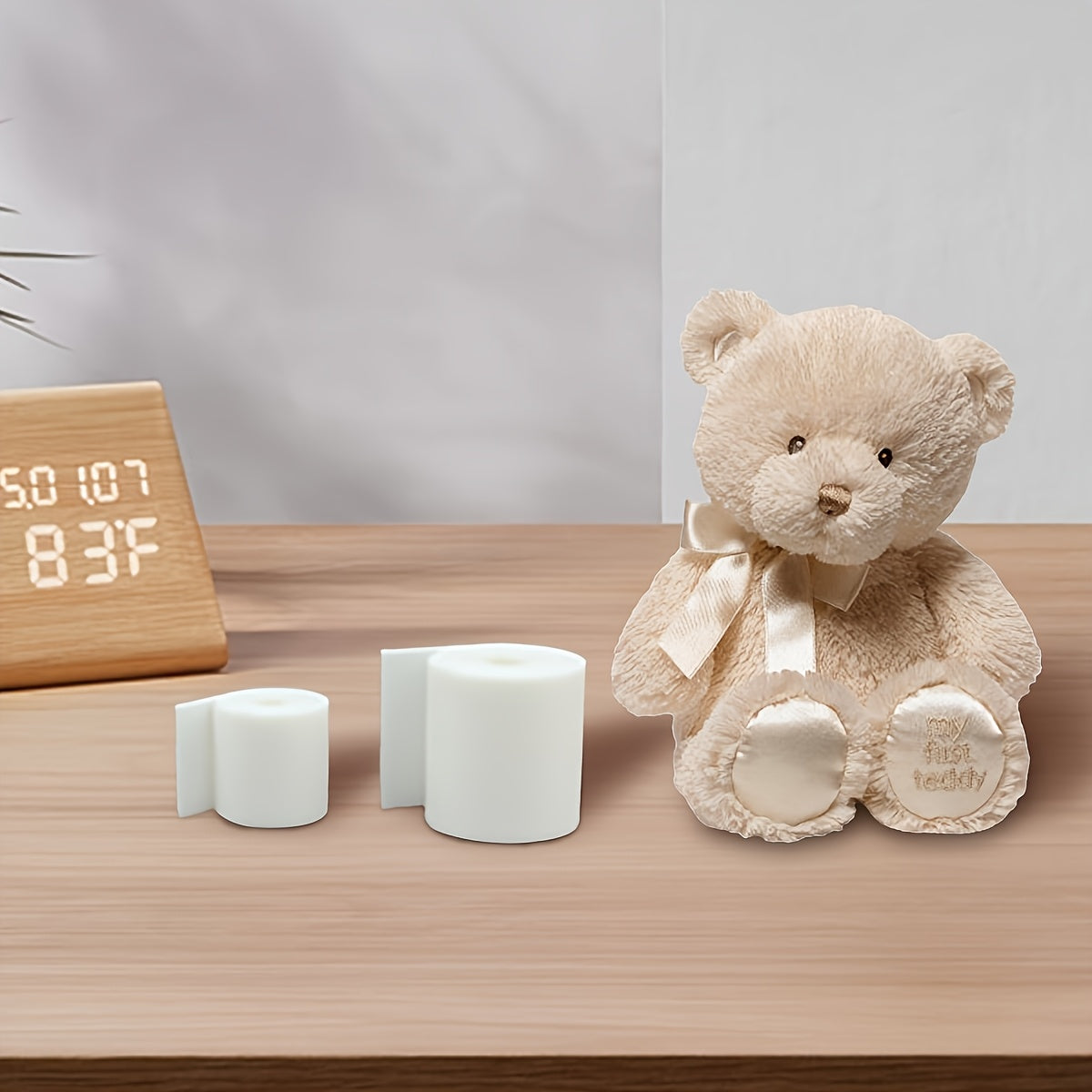 1:12 Scale Wall TP Holder with Roll & Accents for Dollhouse
