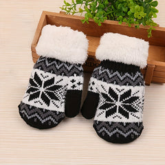 Kids' Warm Christmas Snowflake Gloves, Ages 3-6