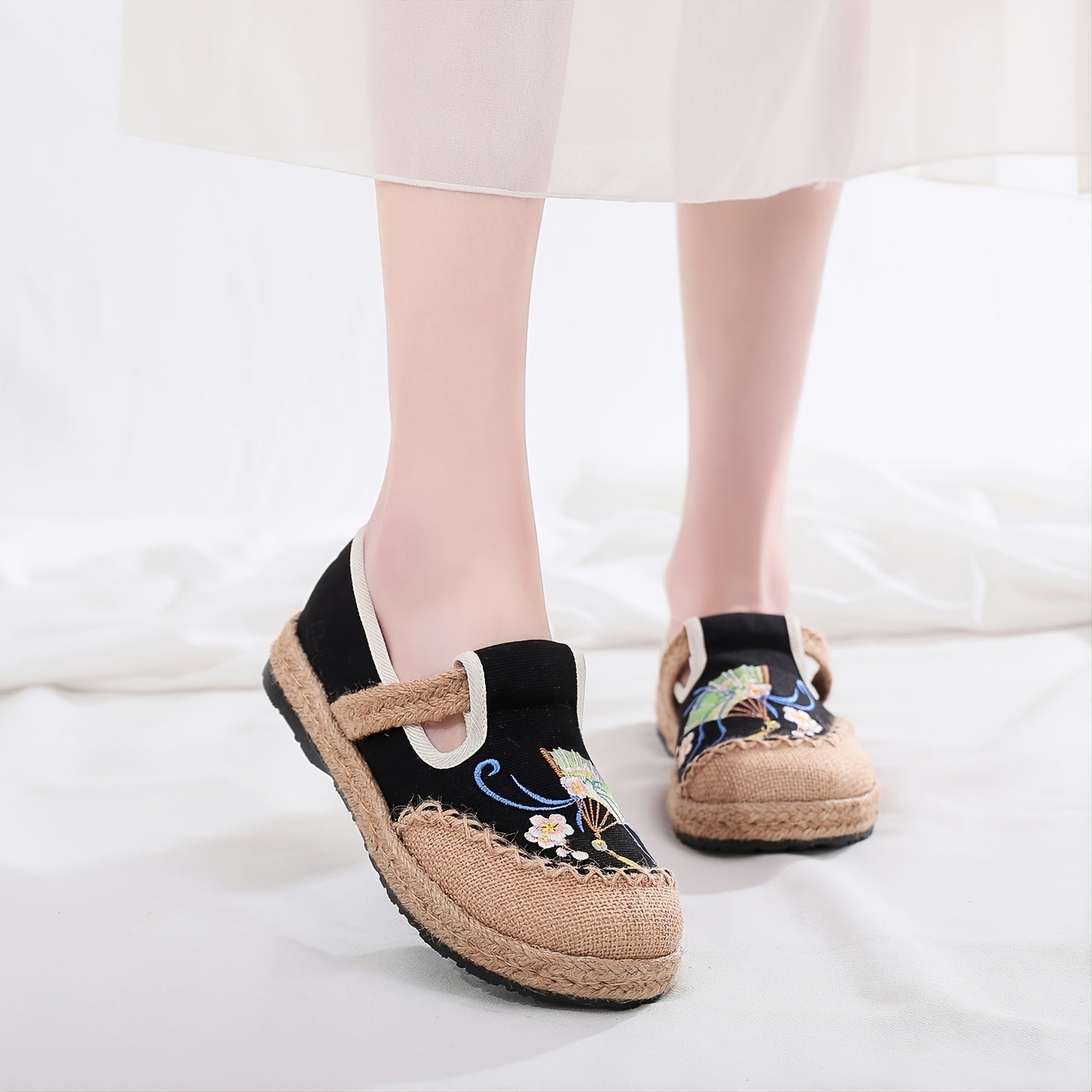 Women's Embroidered Canvas Shoes Soft Slip on Flax Bottom Casual Footwear