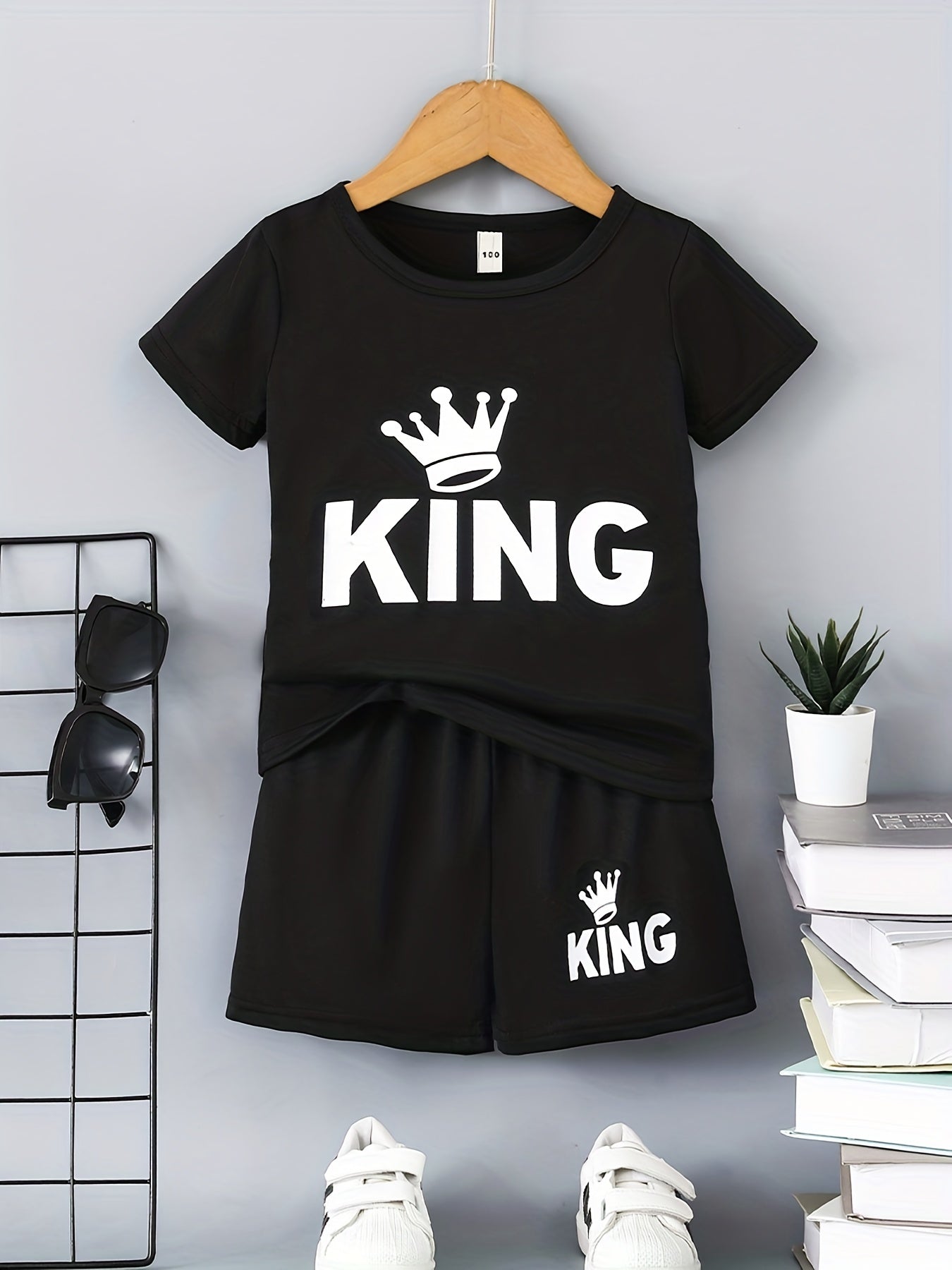 2pcs Boys Casual KING Crown Graphic Print T-shirt & Shorts Set