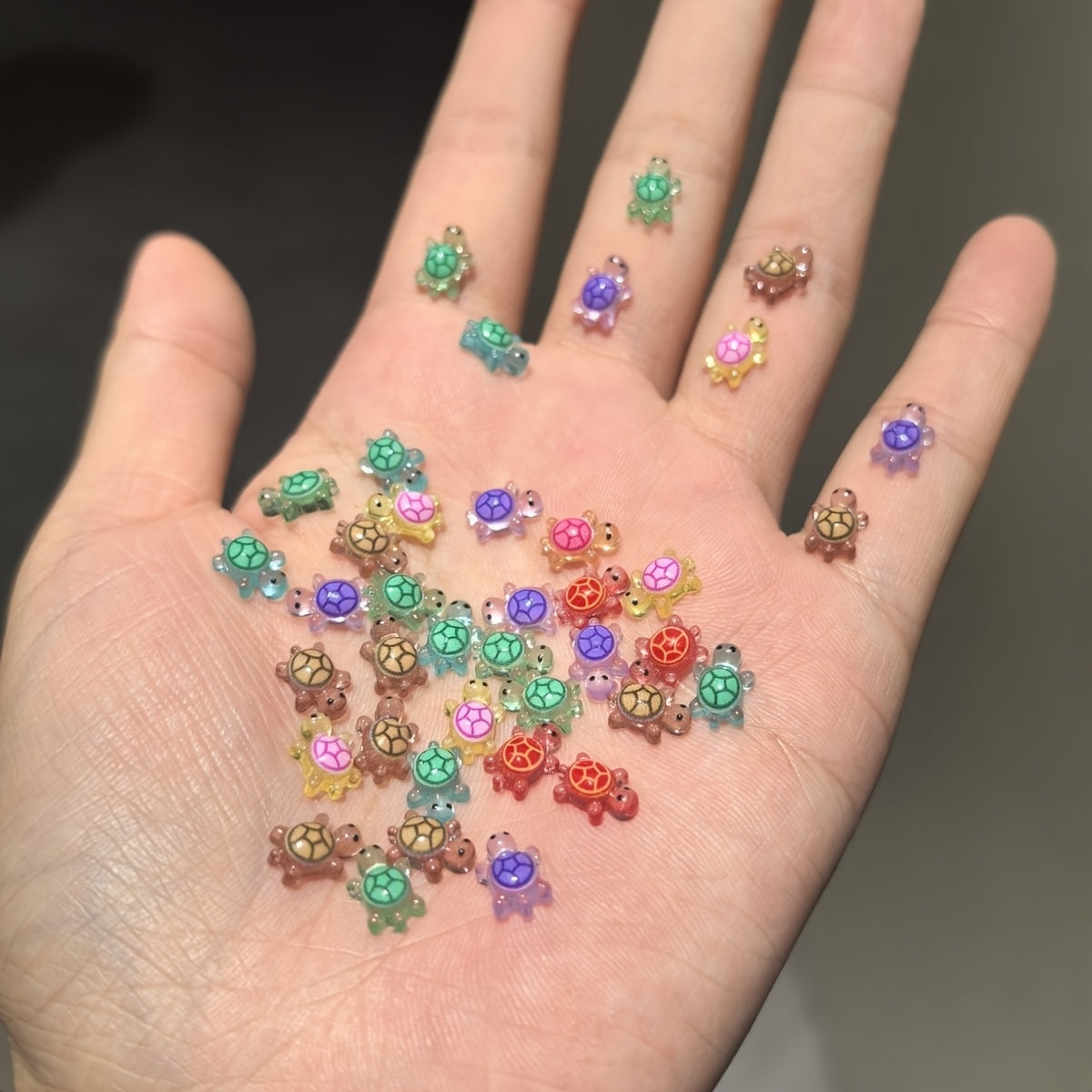 100pcs Glow in the Dark Mini Turtle Toys Multicolor Nail Art Charms