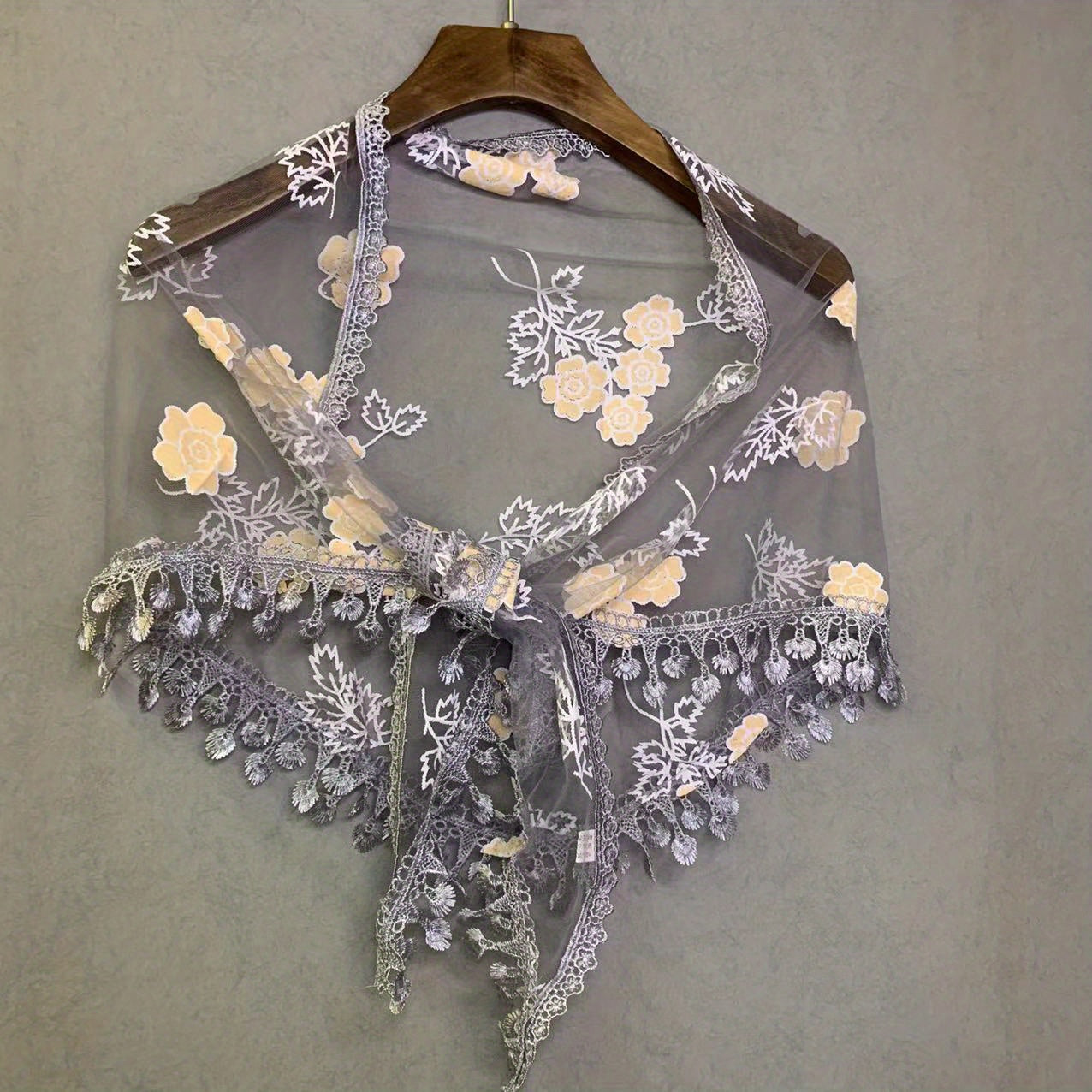Vintage Lace Triangle Scarf Veil Flower Embroidery Mantilla Head Covering