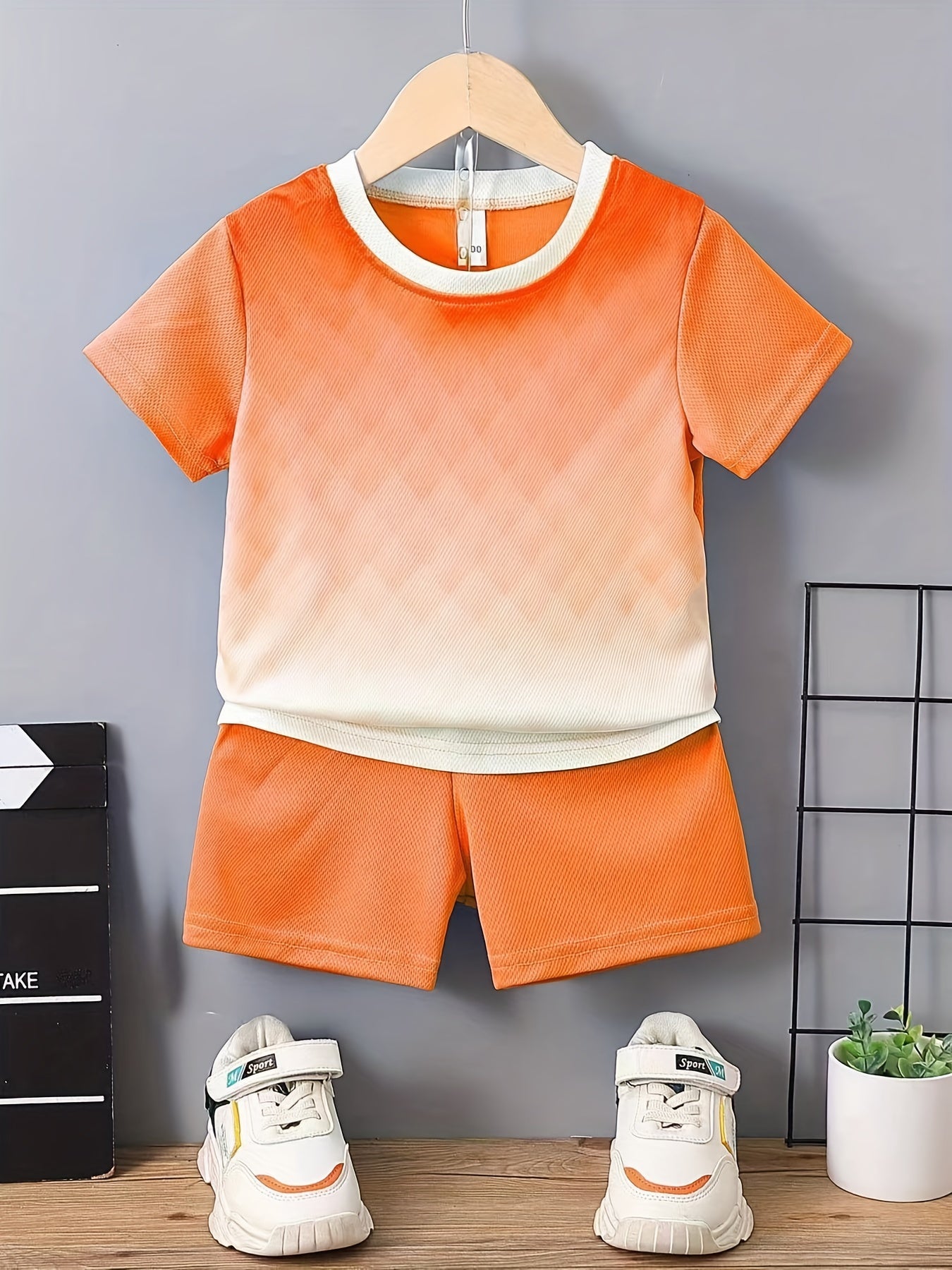 2pcs Boys Gradient Casual Outfit T-shirt & Shorts Set Kids Summer Clothes