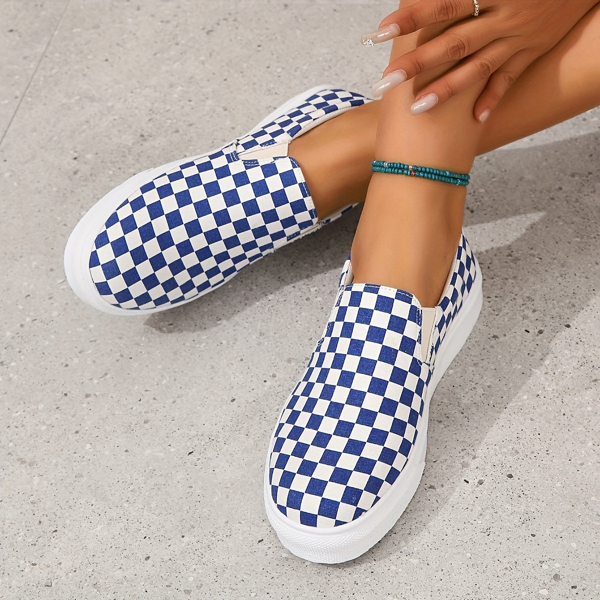 Women's Checkboard Pattern Flat Slip On Canvas Shoes