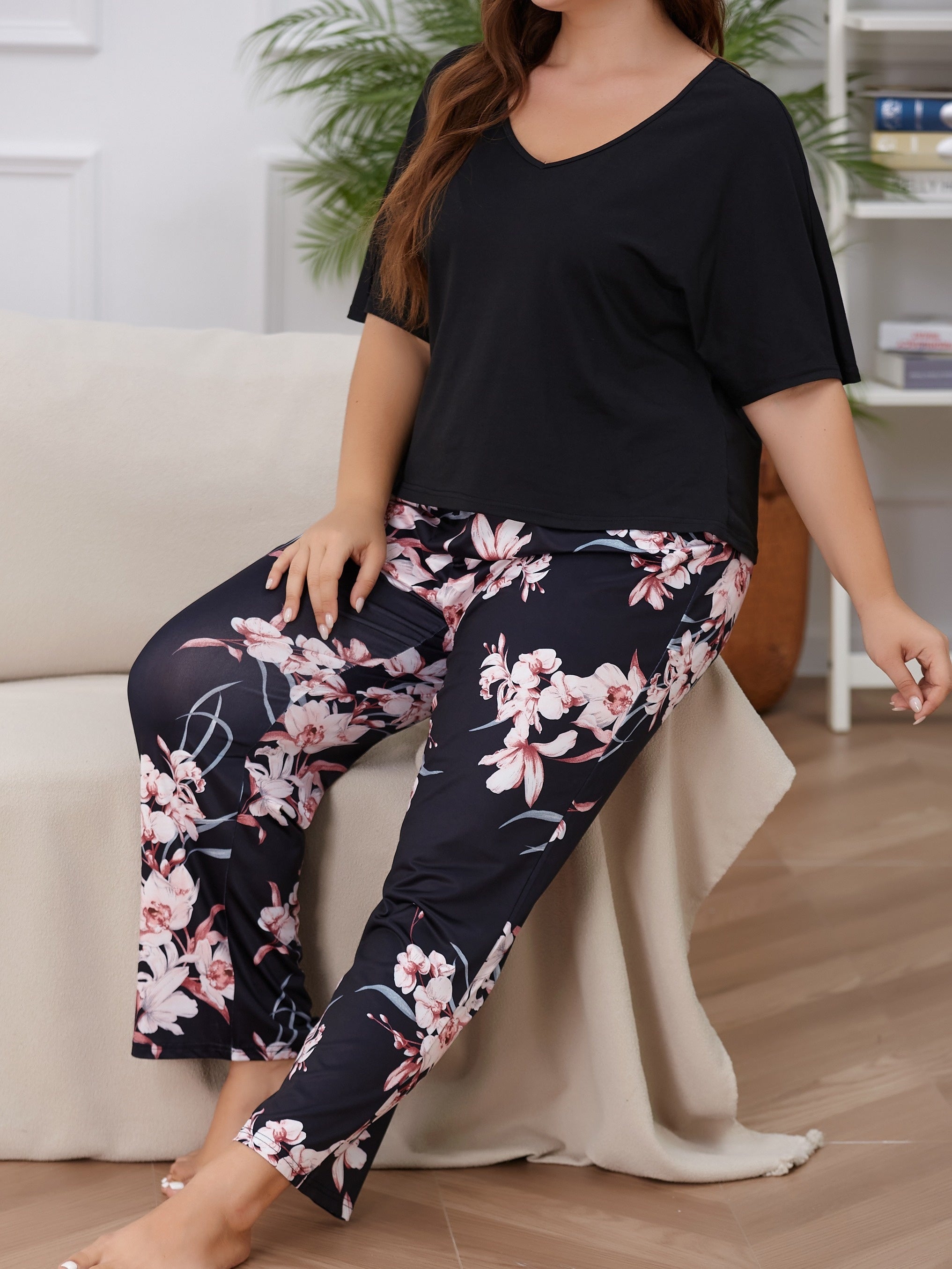 Floral Print Plus Size Pajamas Set Short Sleeve V Neck Tee & Pants